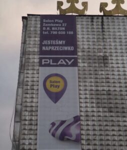Czym różnią się banery reklamowe od billboardów?